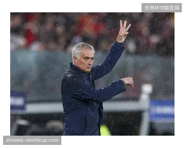 曼联主教练计划通过引进能适应快速反击和高压逼抢的球员，力争重返联赛前四